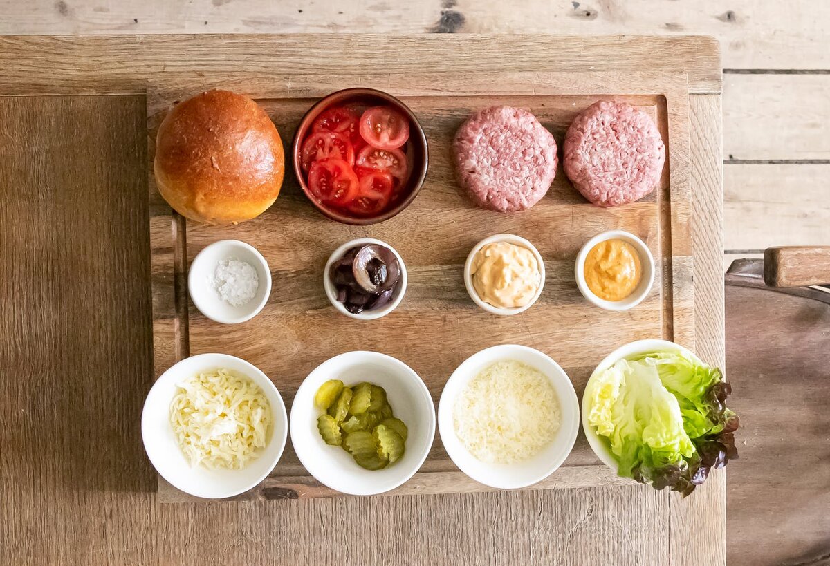 Вот так делать точно не нужно; такое соседство хорошо разве что на фотосессии.