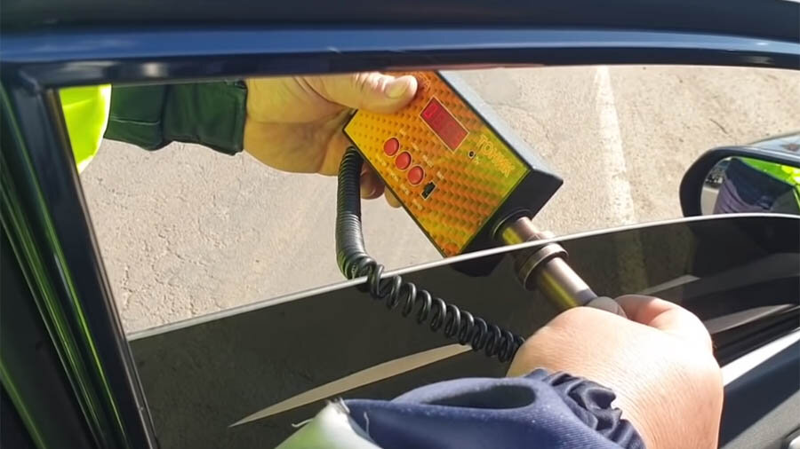 Зачем водители опять начали тонировать передние стекла автомобилей ...