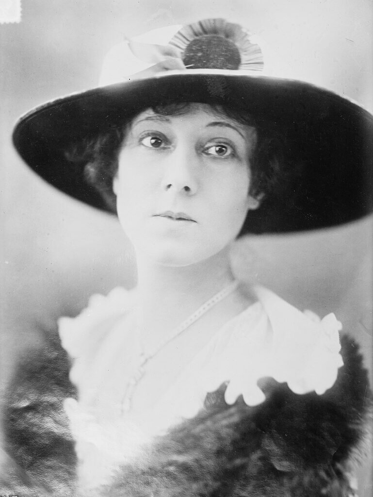  Mabel Gilman