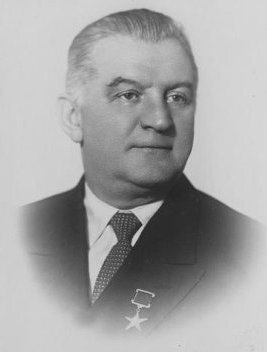 Влади́мир Никола́евич Перегу́дов (28 июня 1902, Балаково — 19 сентября 1967, Ленинград) — советский учёный, инженер-конструктор, кораблестроитель, начальник и главный конструктор Специального конструкторского бюро № 143 (СКБ-143), Главный конструктор дизельной подводной лодки проекта 613, первой отечественной атомной подводной лодки типа «Кит» (проект 627), Герой Социалистического Труда, лау­реат Ленин­ской и Государ­ствен­ной пре­мии СССР, участник Гражданской и Великой Отечественной войн, капитан 1-го ранга - Википедия