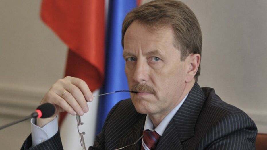 Вице-спикер ГД Алексей Гордеев, готов трудиться за бесплатно. Но шикарная недвижимость и обеспеченные родственники имеются.0