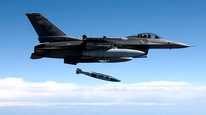 НА ЕЖЕГОДНЫХ УЧЕНИЯХ НАТО "СТОЙКИЙ ПОЛДЕНЬ" (STEADFAST NOON) ОТРАБАТЫВАЕТСЯ СЦЕНАРИЙ ИМЕННО ЯДЕРНОЙ ВОЙНЫ И ИМЕННО ПРОТИВ РОССИИ. ФОТО: US NAVY / GLOBALLOOKPRESS 