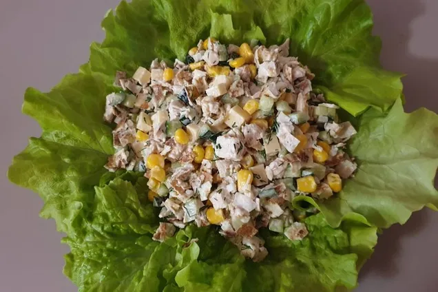 Салат с сердцем и кукурузой 