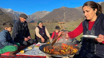 Мягкая Лепешка со Свежим Мясом Баранины и Овощей! Семейный ужин высоко в горах