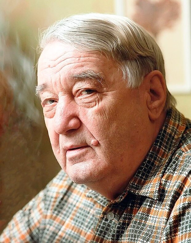 Гумилев лев николаевич фото Небольшая экскурсия по Никольскому кладбищу Александро-Невской лавры. Здесь упок