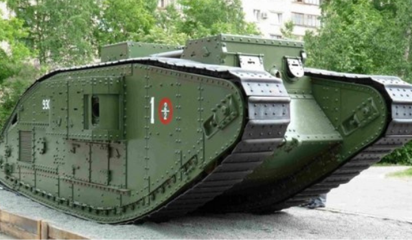 Трофйный английский танк Марк V в Архангельске. Источник фото: PROEHAL.ru (https://clck.ru/akfXF).
