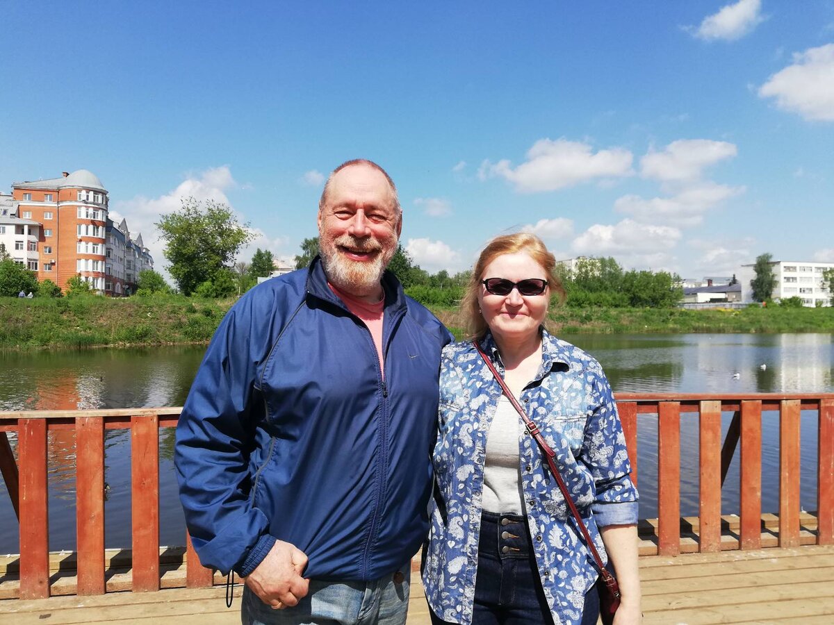 Фото ДО похудения. Папа сбросил первые 5 кг и агитирует маму тоже присоединиться. Фото автора.