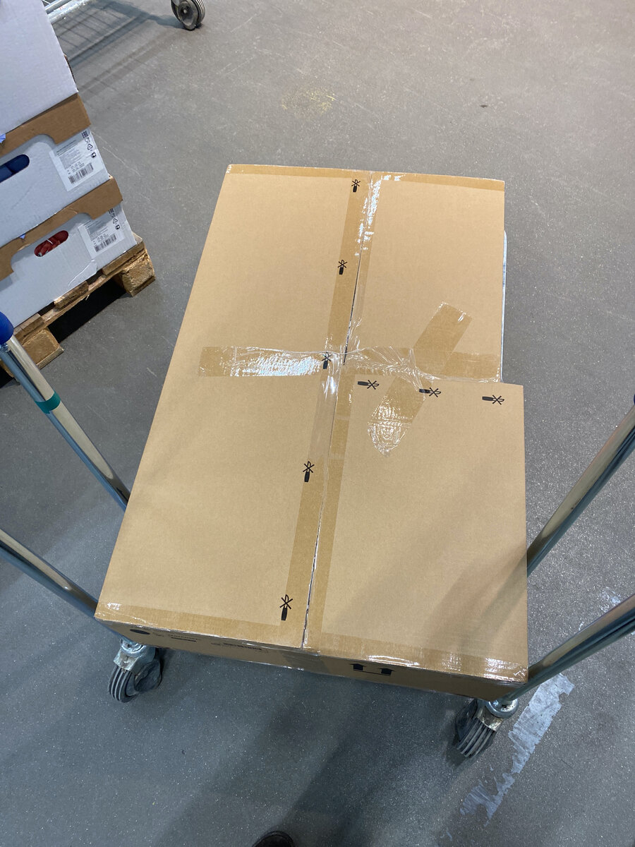 Компактное расположение в коробке и даже одна сторона коробки уменьшена!