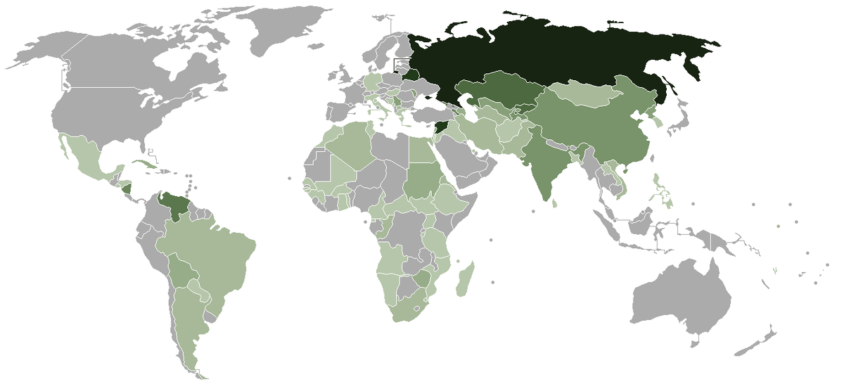 Чем темнее зелёный цвет, тем больше лояльности к России. Самый тёмный цвет – Россия. 