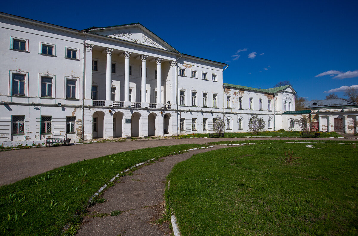 Усадьба Ивановское, главный дом и флигели, детали. Подольск, Московская область. Фото автора статьи  