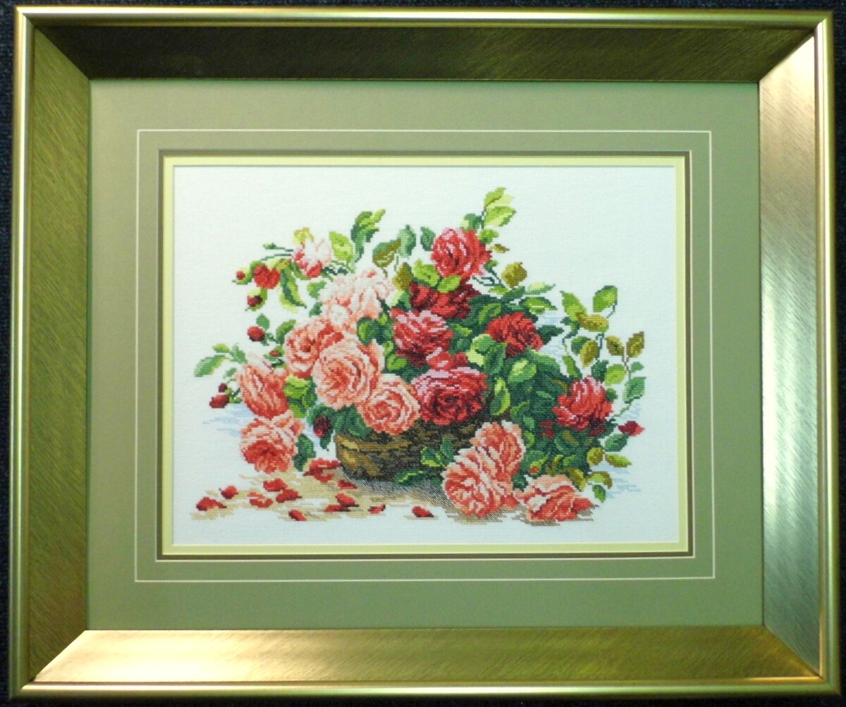 Вышивка оформлена в раму, которая создает эффект воронки, из-за чего и получила такое название