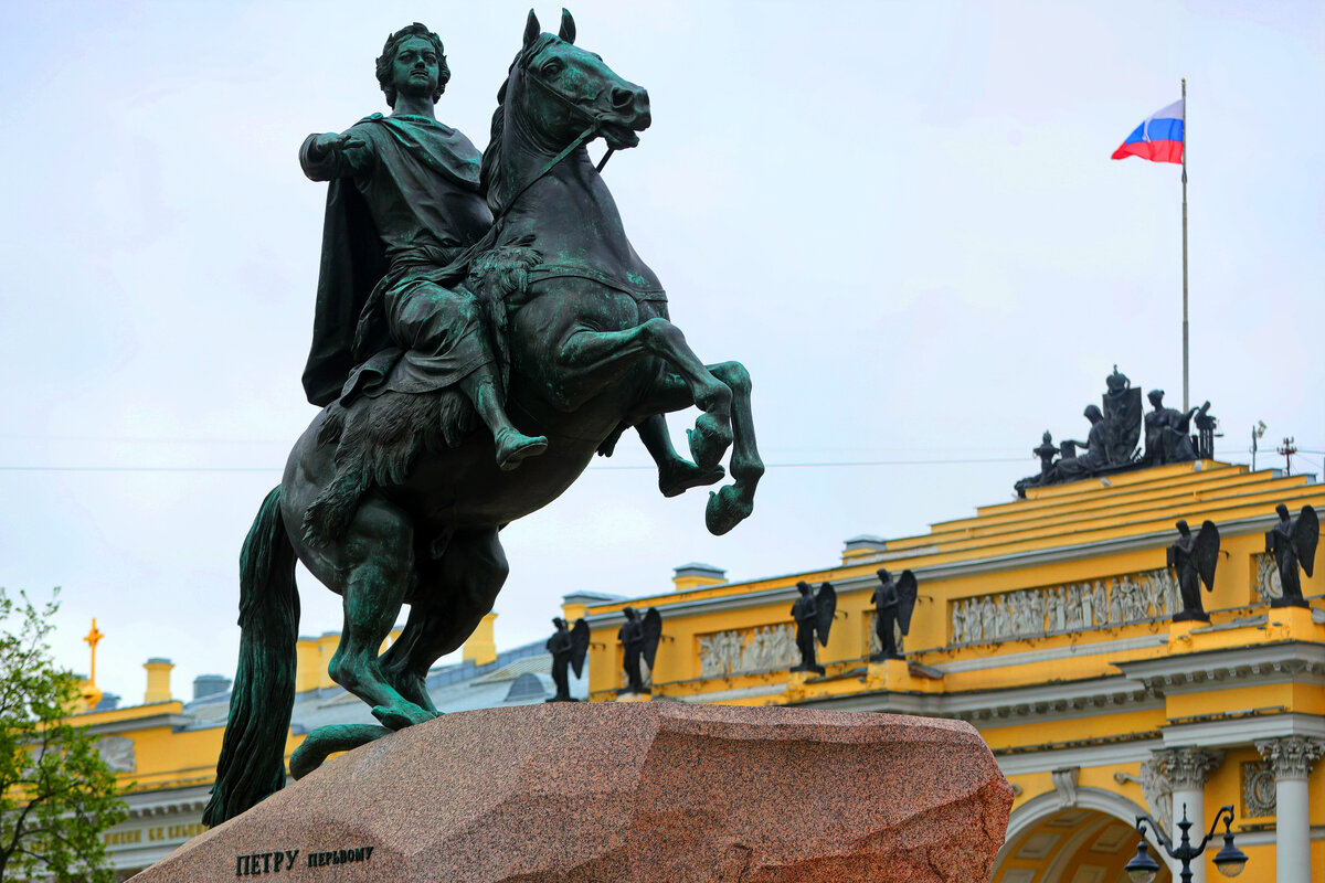 Памятник Петру 1 в Санкт-Петербурге. Медный всадник памятник в Санкт-Петербурге. Памятник Петру 1 в Санкт-Петербурге медный всадник. Памятник Петру i медный всадник.