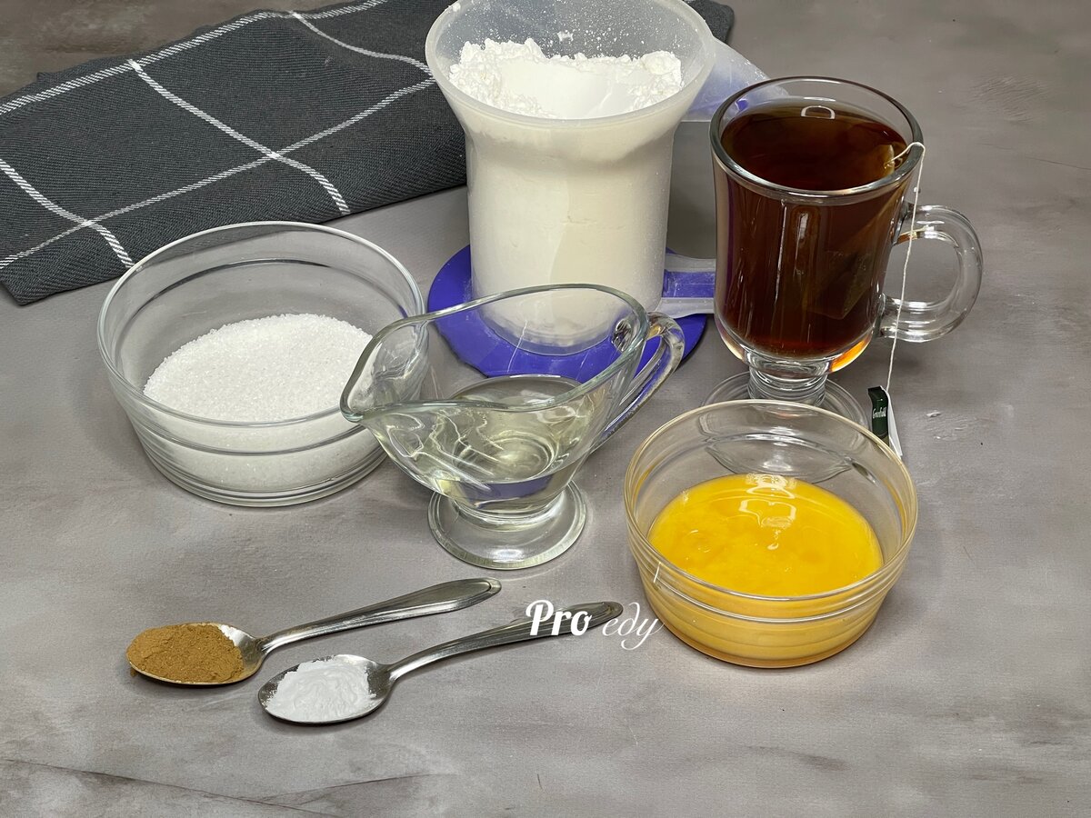 Если вместо мёда будете использовать варенье, то соду можно заменить разрыхлителем