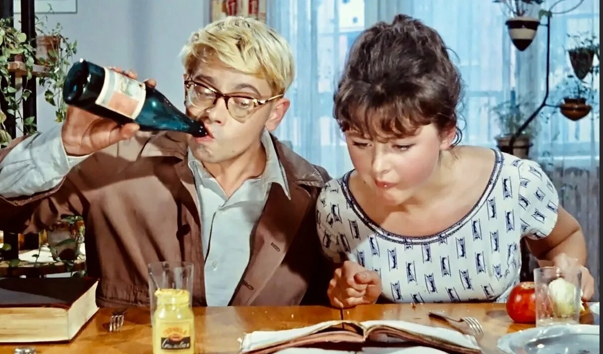 " - Горчички!  - Угу! - Не переворачивай!" Шурик и Лида