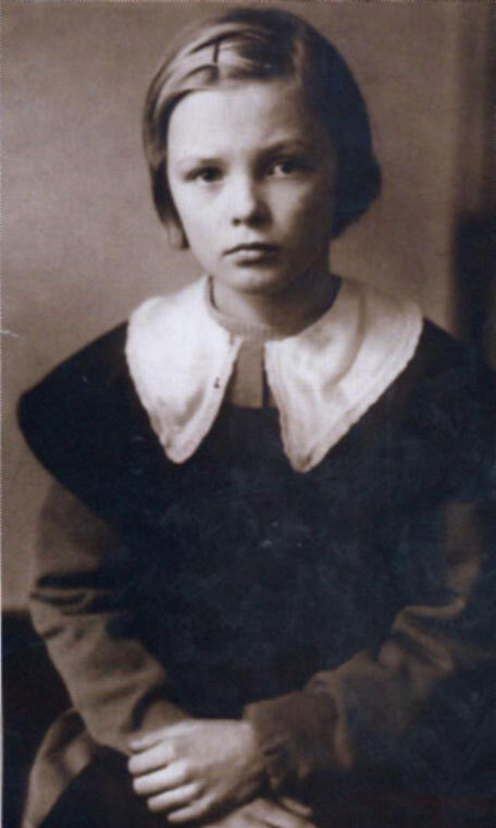 Вия Артмане в детстве источник:kino-teatr.ru