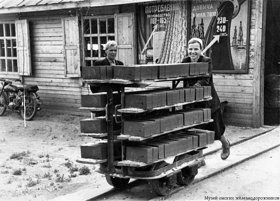 Вагонетка с сырцом. Фото с просторов сети интернет. Музей омских железнодорожников. Ссылка на сайт в конце статьи.