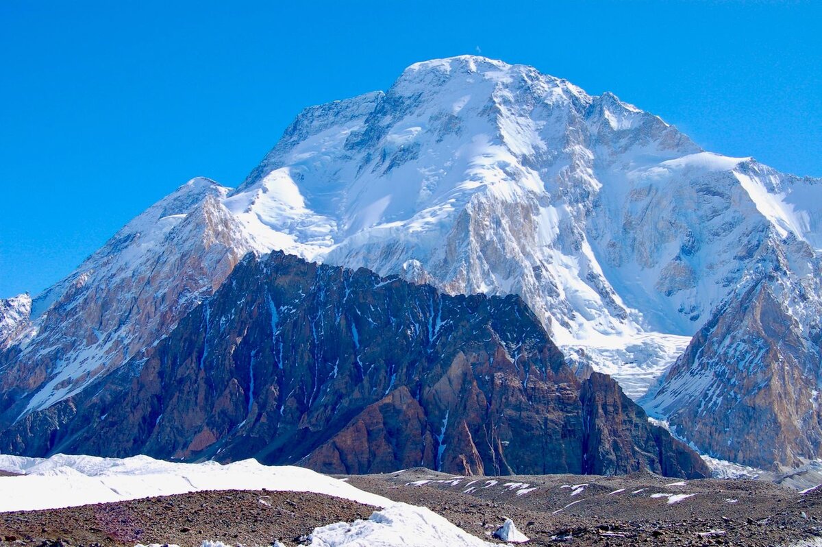 С этого плана он действительно "Широкий Пик", имя дал Мартин Конвей еще в XIX dtrt
