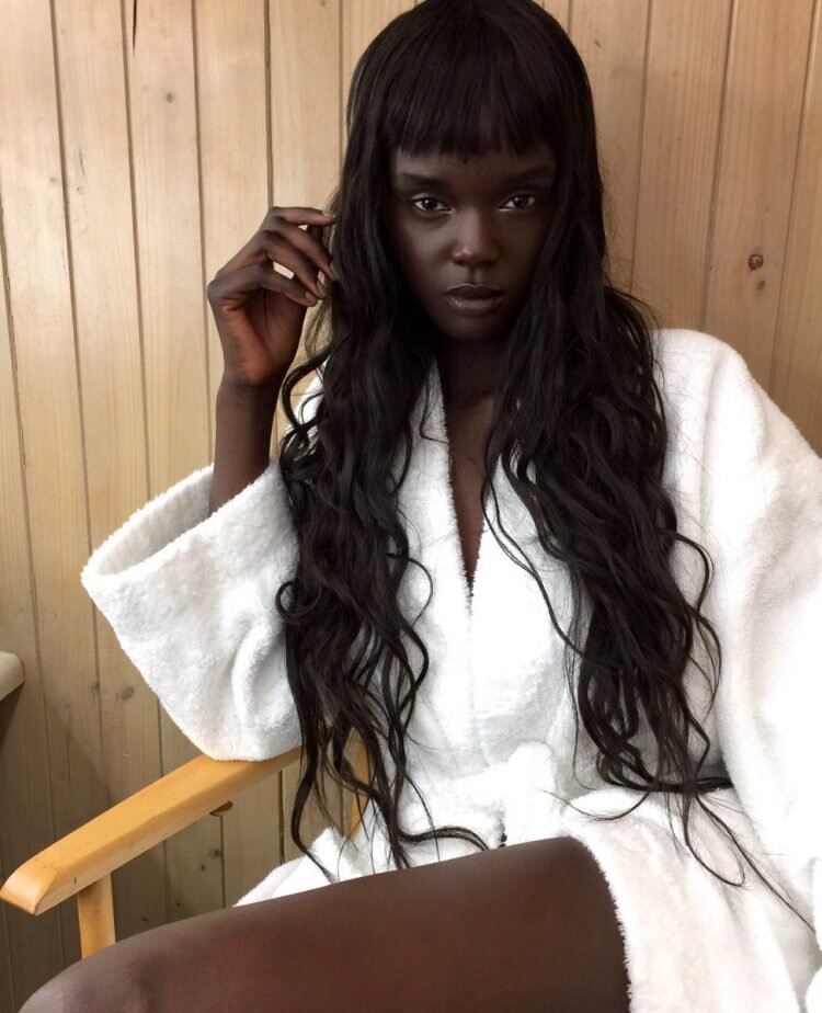   Девушка по имени Даки Зот (Duckie Thot) не была безвестной до июня 2017-го, напротив, к тому времени она уже успешно трудилась моделью и попала на обложки глянцевых журналов не один десяток раз.-2