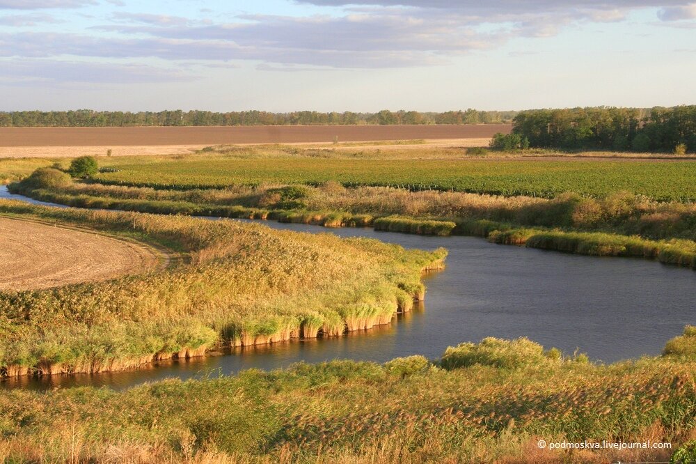 2. Туристам и путешественникам этот край нравится не только красотой Дона, он еще привлекателен эно-гастрономическим туризмом. Именно с этим видом туризма, завоевывающим все больше поклонников, мы знакомились в рамках тура "Ростовская область - путешествие со вкусом".

