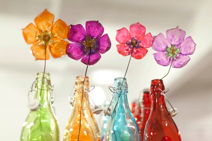 7 способов научиться делать цветы из пластиковых бутылок своими руками