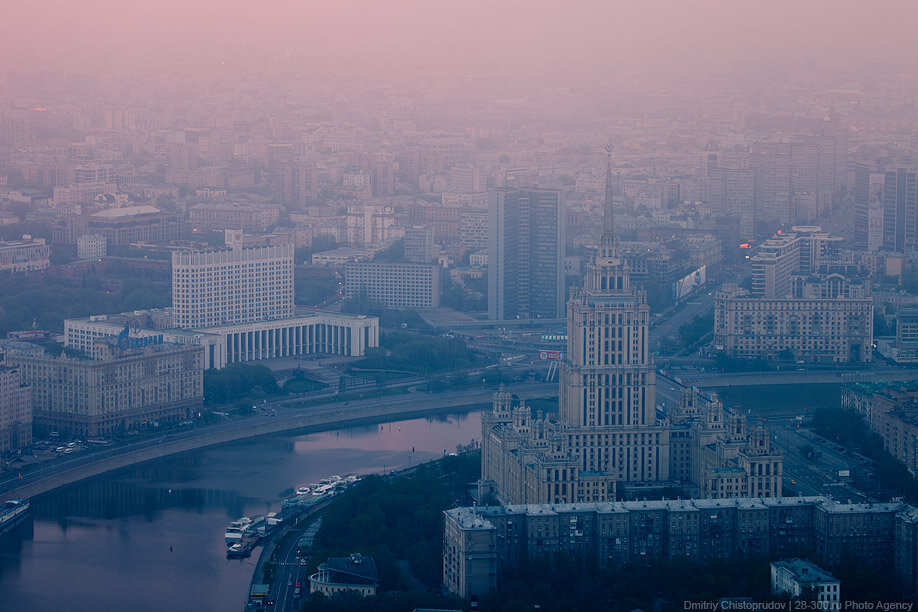 20 55 по москве. Утро в Москве. Над Москвой. Рассвет над Москвой.