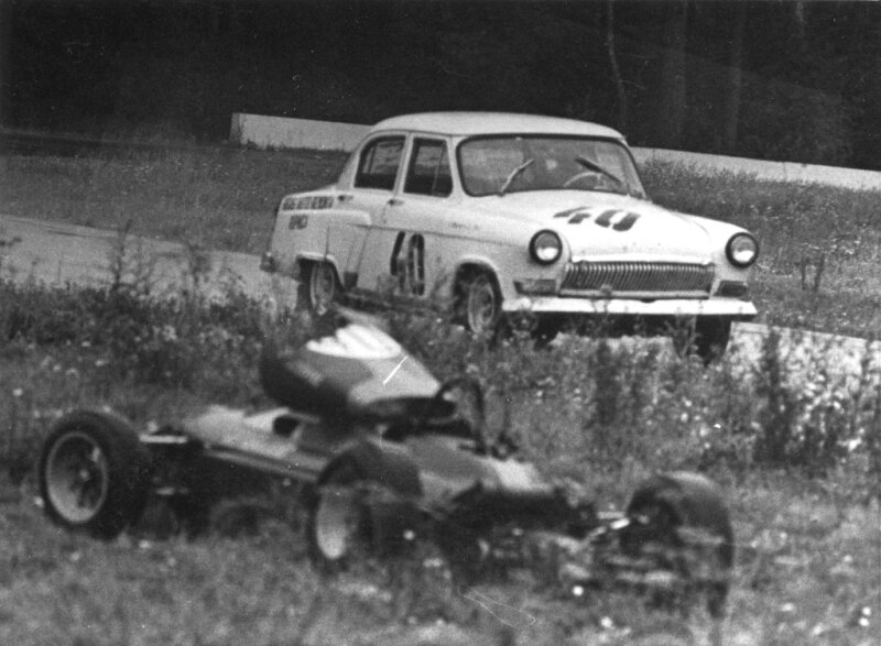 1971 год. Наличие более современной 24-ой позволило перевести устаревшие "Волги" в спорт.  