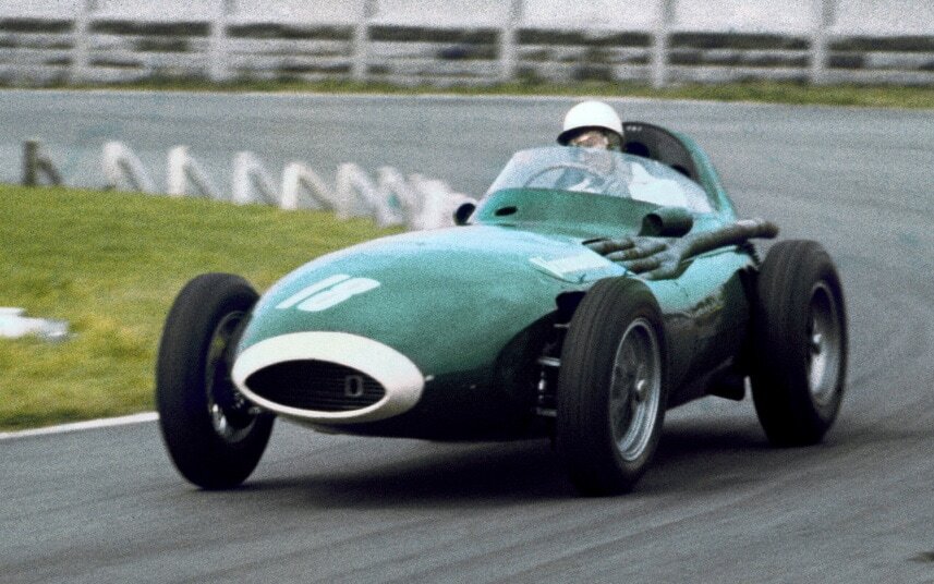 Стирлинг Мосс за рулём Vanwall, Эйнтри, 1957