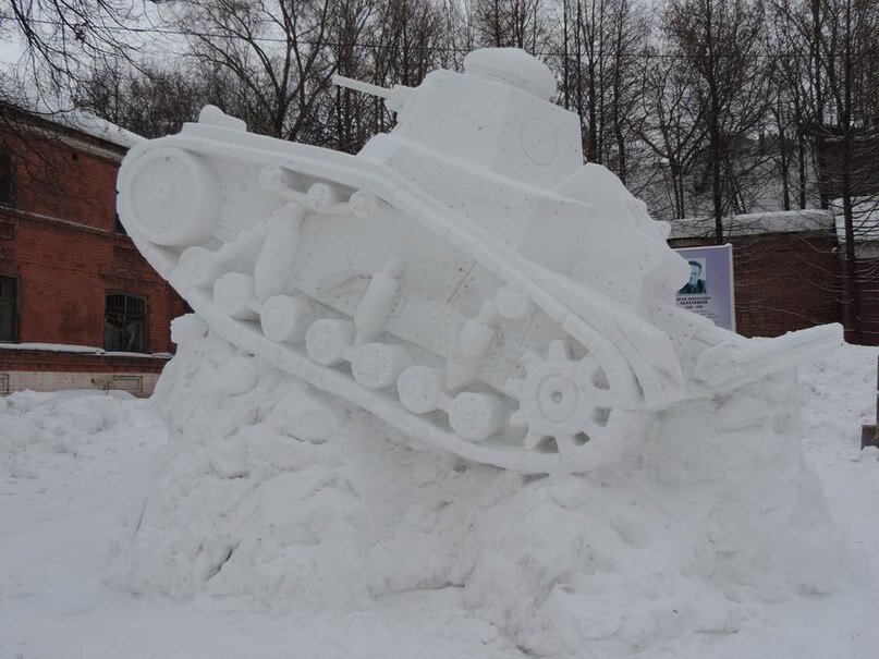 Мс 1 12. Снежный танк. Танк из снежной глыбы. Танки из снега челендж. Танк из снега внутри.