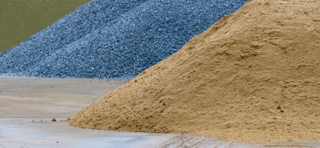 Синий гранитный щебень, самый правильный в приготовлении бетона.