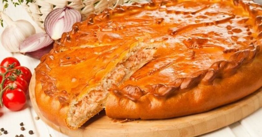 Как постряпать пирог с рыбой и рисом