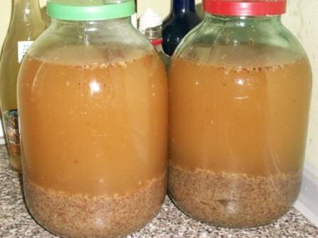 Наступает жара и когда прийдешь домой, хочется выпить пенистого кваса из холодильника. А как его приготовить в домашних условияхя, я вам сейчас расскажу.