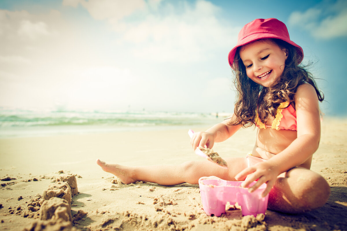 Девочки 8 лет на пляже