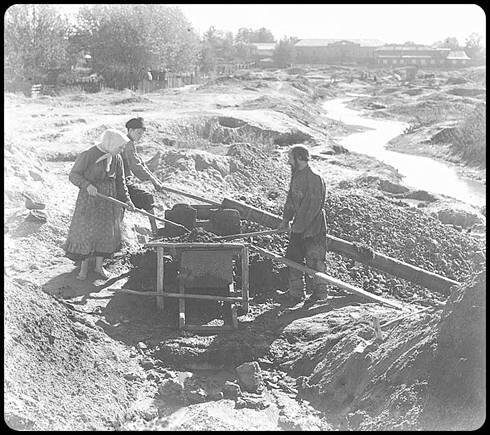 Добыча россыпного золота на Берёзовских приисках 1909 г. Фото: Прокудин-Горский