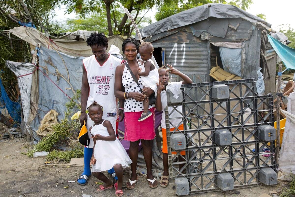 Гаити фавелы. Республика Гаити нищета. Гаити трущобы. Гаити трущобы бедность.
