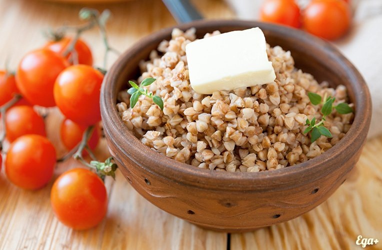 А гречка рекордсменка по наличию бора,железа,магния и меди. Не зря её едят спортсмены. Моя свекровь,медик по образованию, гречневую кашу называла умной.  Она  снижает холестерин, нормализует желудочно - кишечный тракт,лечит болезни крови,заживляет нарывы и фурункулы!!!