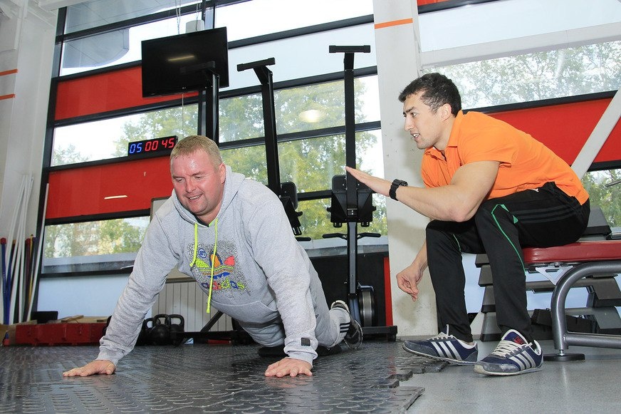 Хороший тренер и технику поставит, и программу напишет, и замотивирует на результат