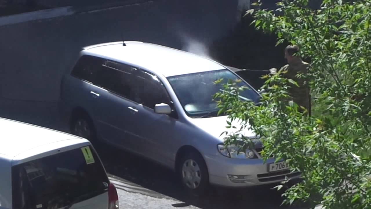 Могут ли оштрафовать за мойку автомобиля во дворе?