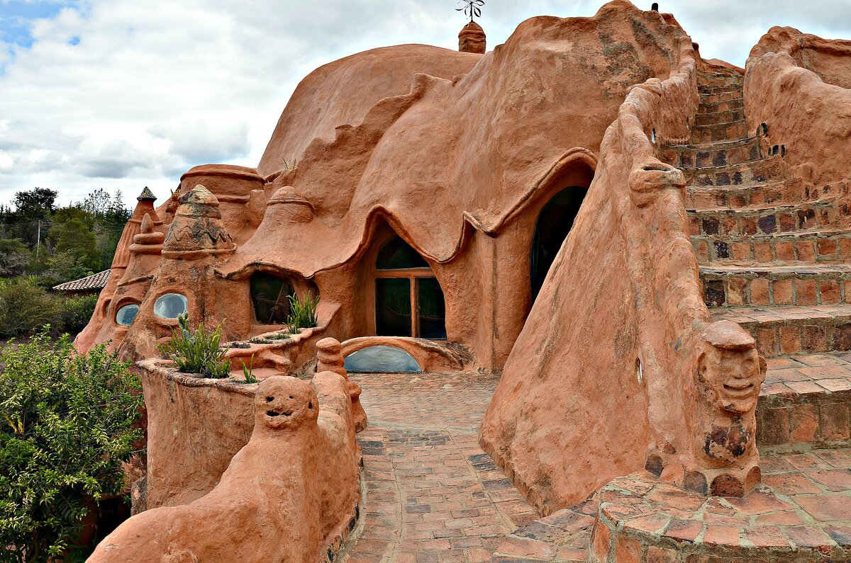 вилла де лейва колумбия. саманный и глинобитные. колумбия, вилья-де-лейва, терракотовый дом (casa terracota). соман дом. дом из глины.