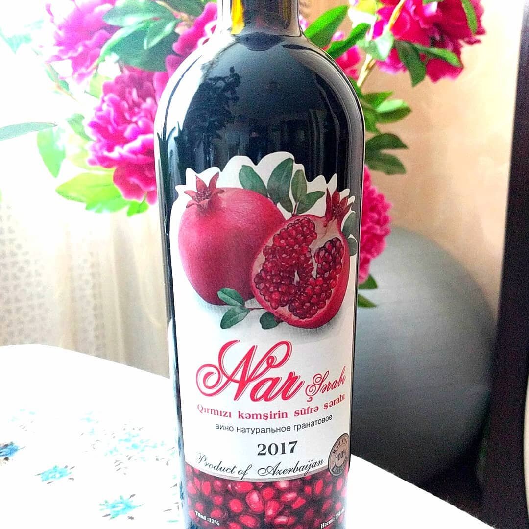 Купить вкусные вина. Крымское Гранатовое вино. Вино из граната Pomegranate. Вино в гранатовой бутылке. Грузинское Гранатовое вино.