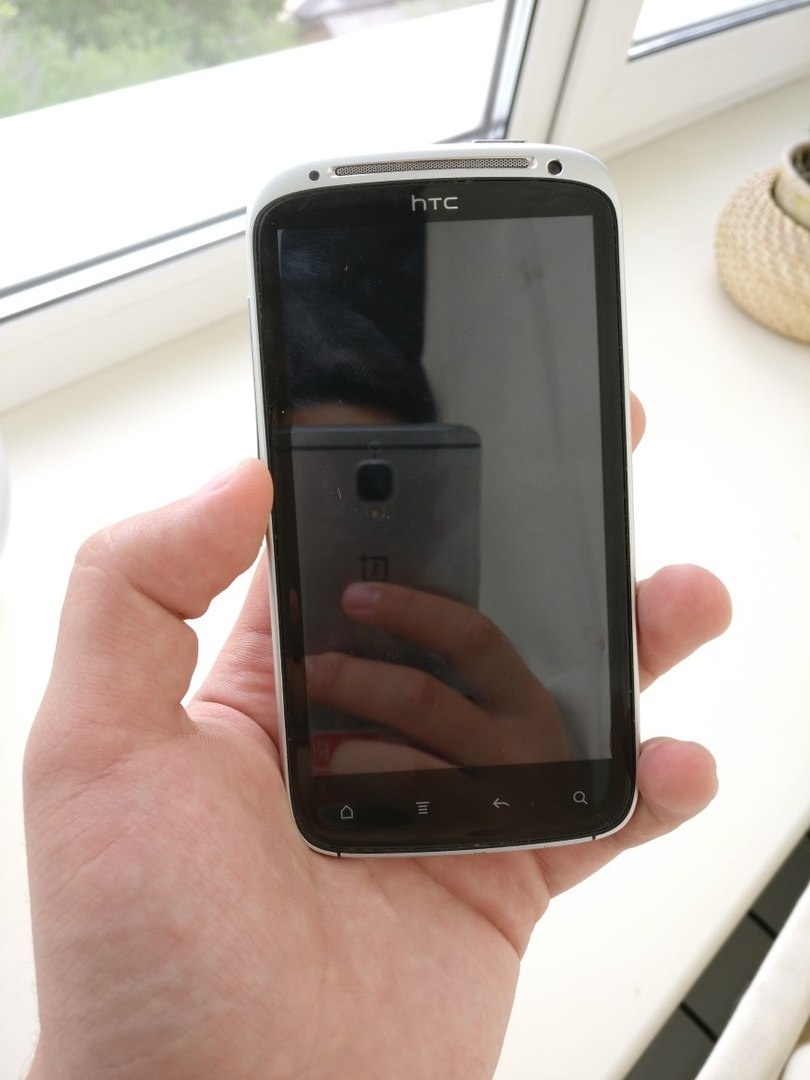 Создать карусель             Тот самый HTC Sensation. До сих пор жив и здоров. Телефон, в который я влюбился с первого взгляда, и после которого моя жизнь и мнение к айфонам поменялось в противоположную сторону. Пояснение на него можно найти при помощи поиска в паблике