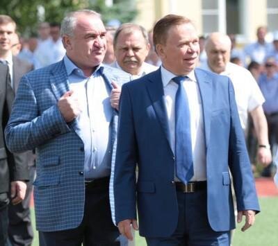  
На переднем плане: Рауль Арашуков (слева) и Геннадий Никонов 