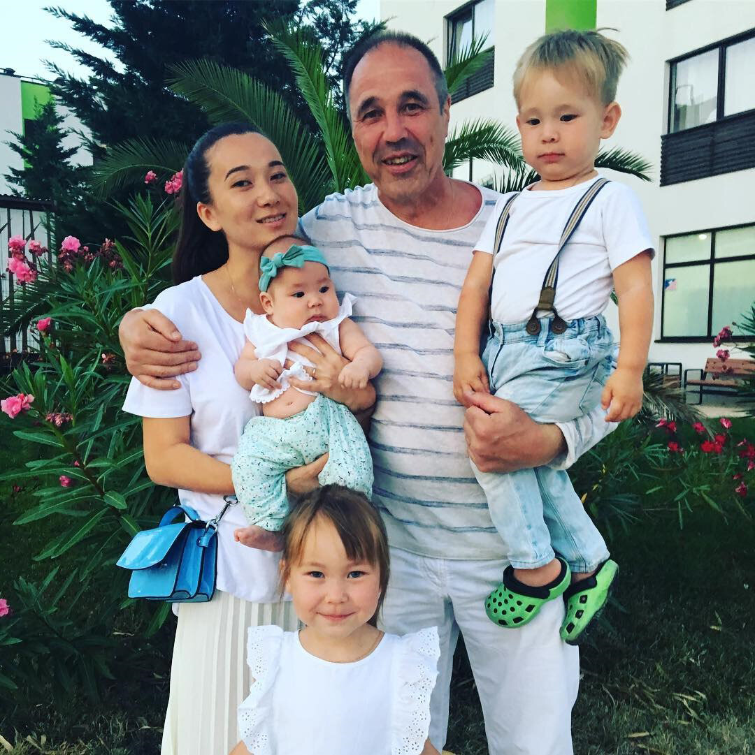 Дима брекоткин с женой и детьми фото