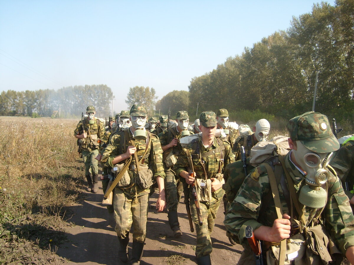 Портрет трех молодых людей в военной форме