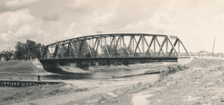 Фото моста сделано в промежуток с 1965-1975 год