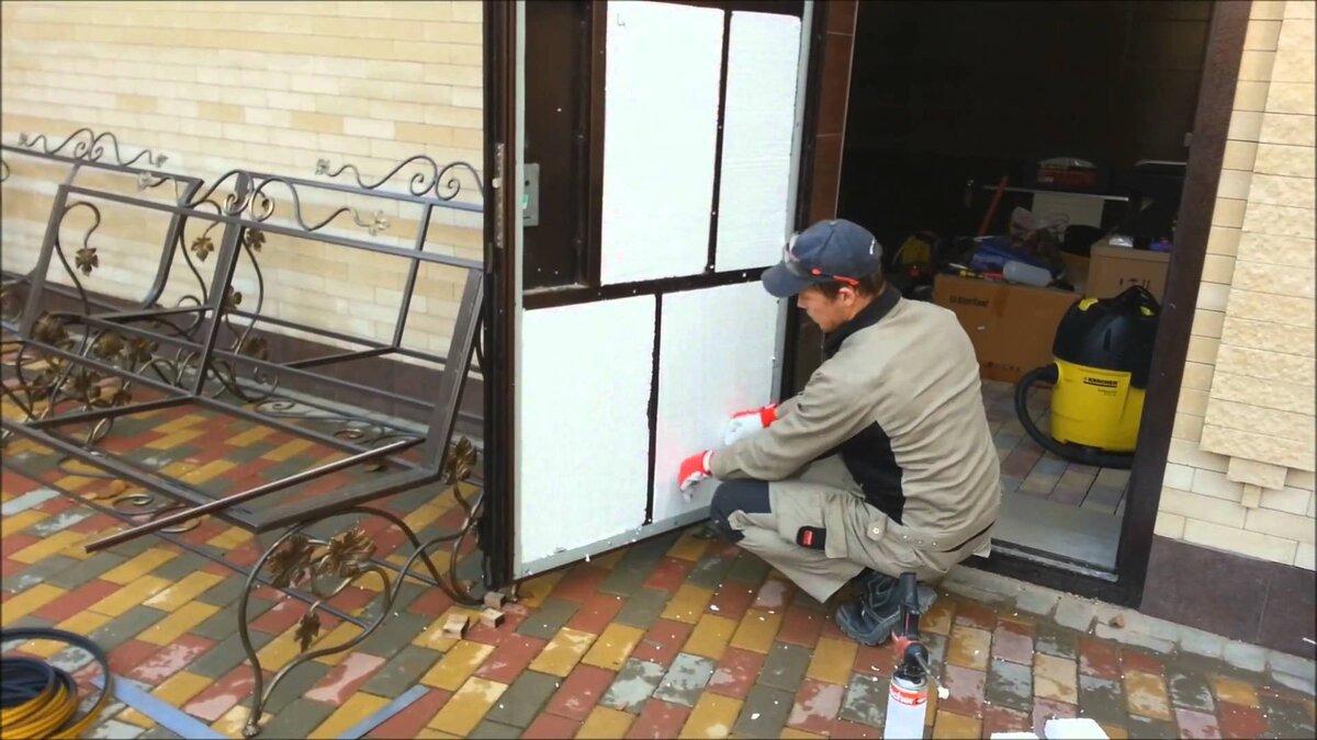 Утепление входной металлической и деревянной двери своими руками в частном доме и квартире: видео