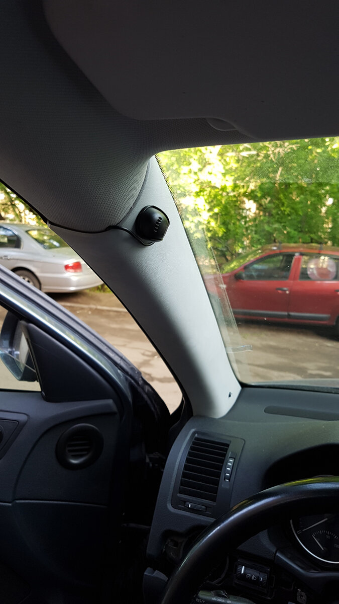 Протащил провод за стойкой