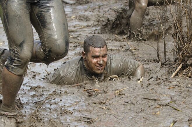 От такой грязи попробуй отмойся!