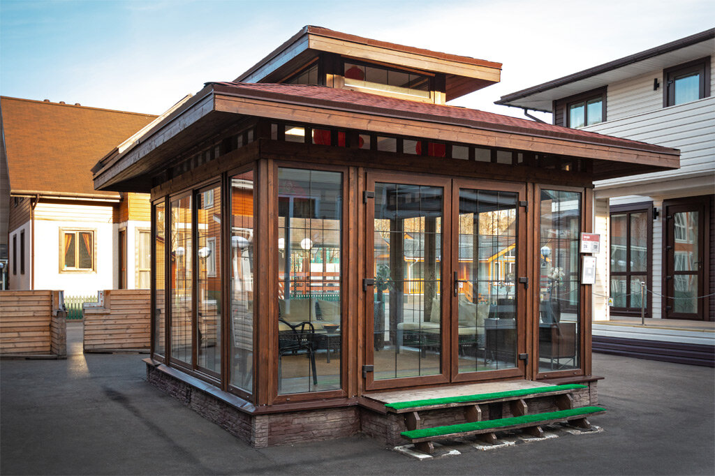 Заказать экскурсии по проекту и узнать больше о беседке вы можете по телефону: +7 (495) 461-00-77 