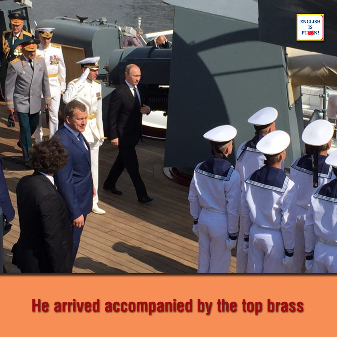 Он прибыл в сопровождении высших военных чинов.