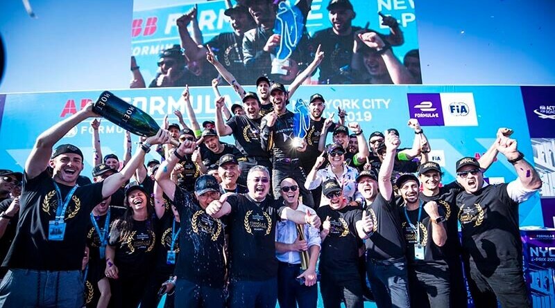 Гонщик «DS Techeetah» Жан-Эрик Вернь успешно защитил свой титул в электрическом чемпионате Формулы Е.